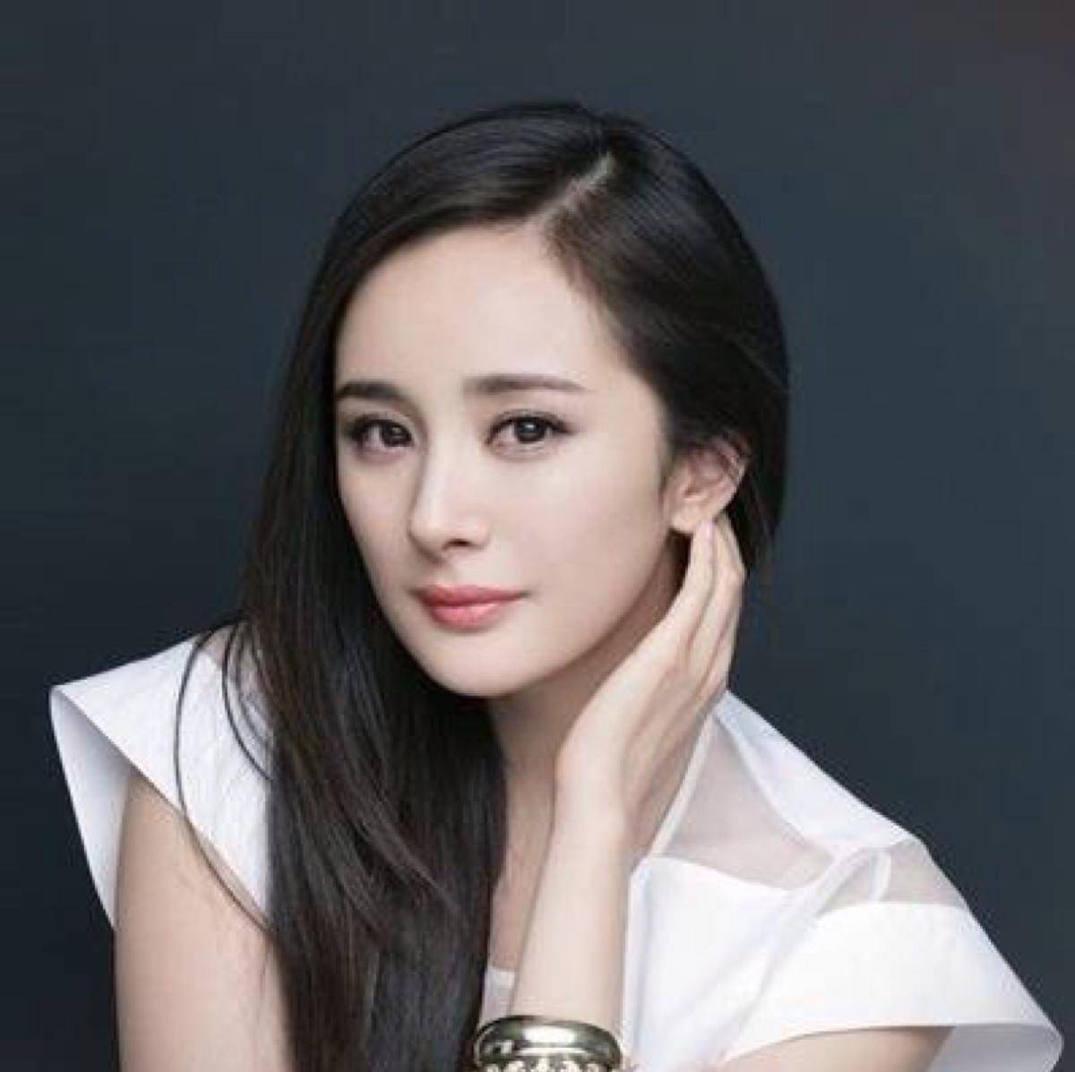 關(guān)詠荷最新照片,關(guān)詠荷最新照片，時光中的優(yōu)雅魅力