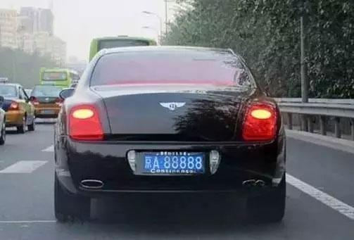 7777788888新奧門正版,探索新奧門正版魅力，數(shù)字組合77777與88888的象征意義